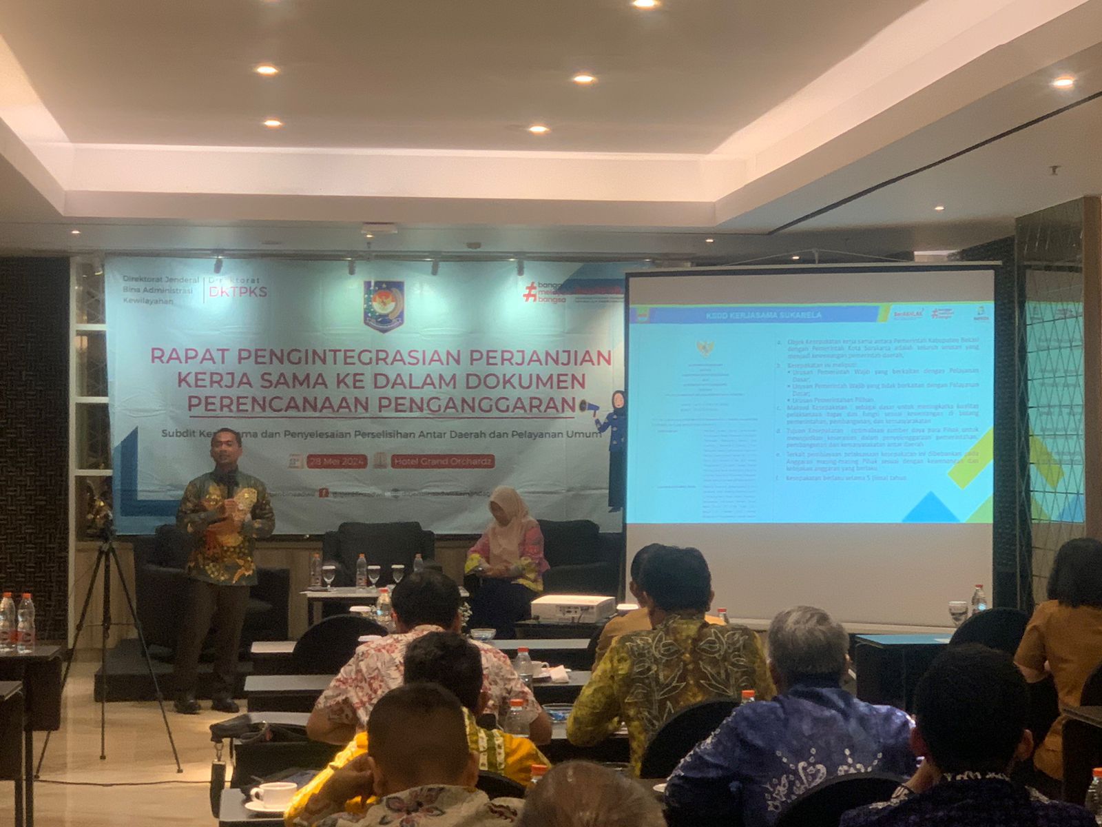 Plt. Kepala Bappeda sebagai Narasumber dalam Rapat Pengintegrasian Perjanjian Kerja Sama ke dalam Dokumen Perencanaan Penganggaran