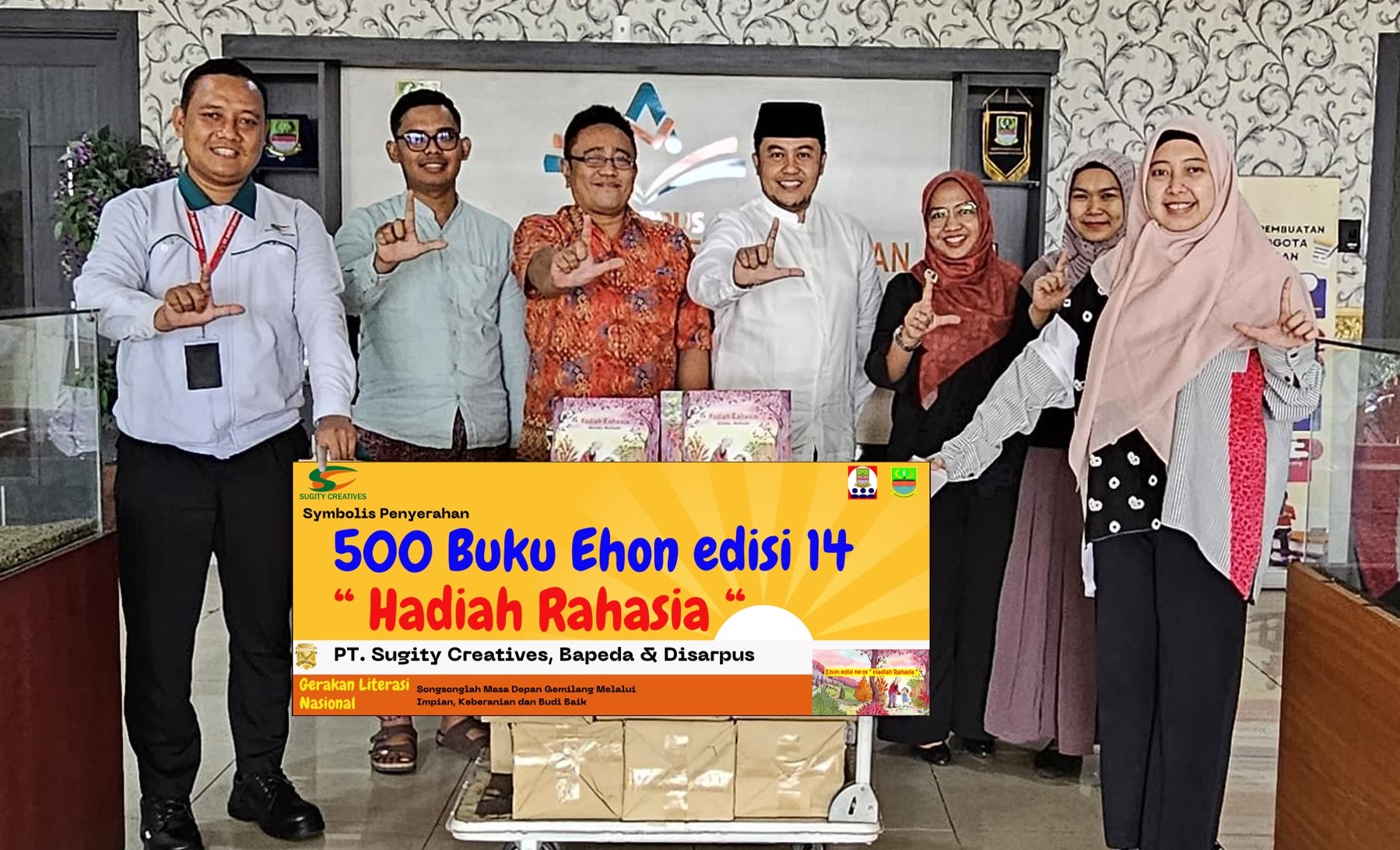 Melalui Kegiatan TJSLP/CSR PT. Sugity Creatives Berikan 500 Eksemplar Buku Ke Disarpus Kab. Bekasi