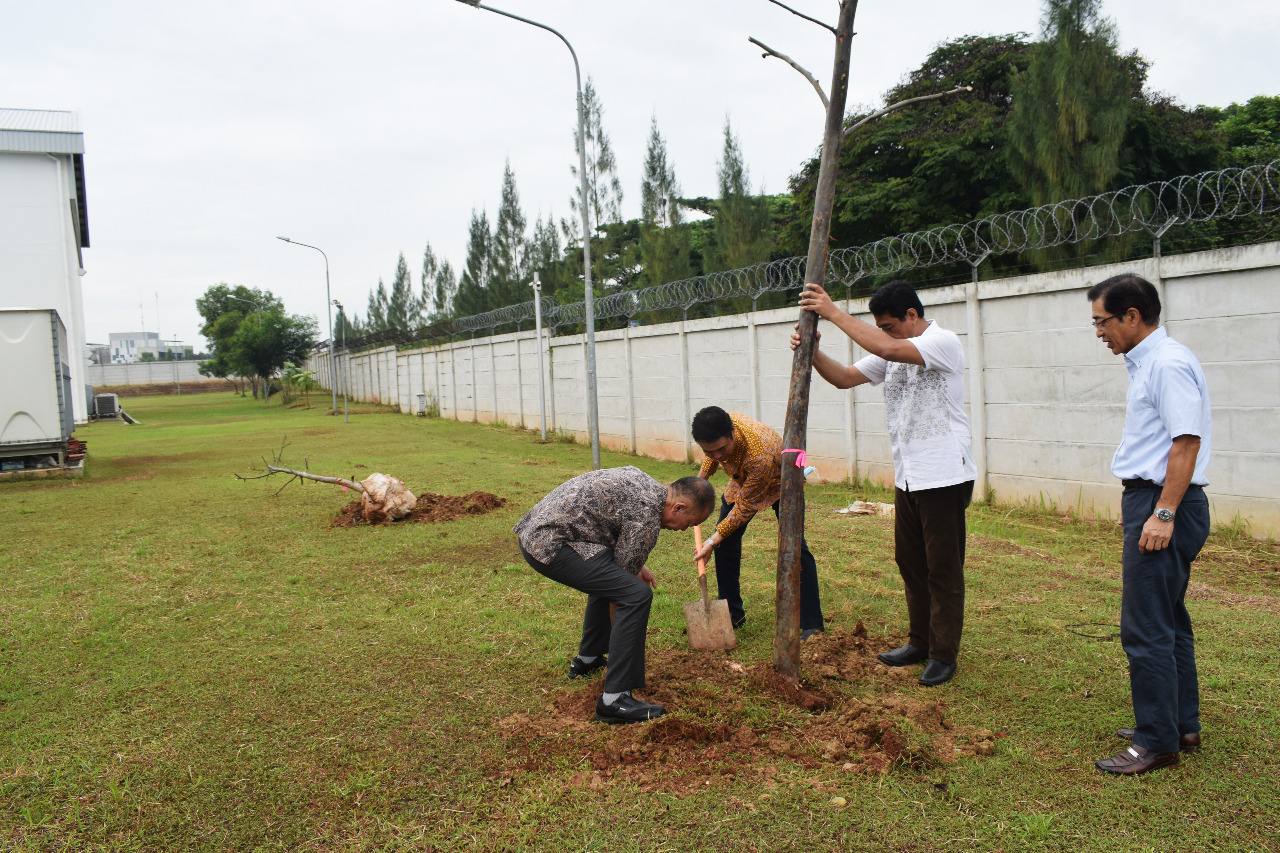 Penanaman Pohon Untuk Japanese School