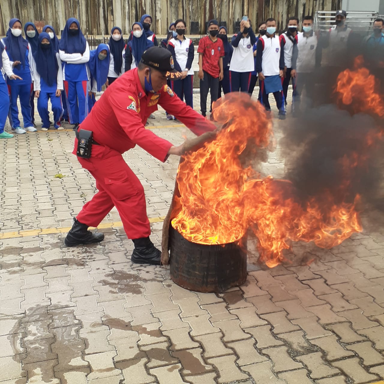 Pelatihan Pengenalan dan Pemadaman Api