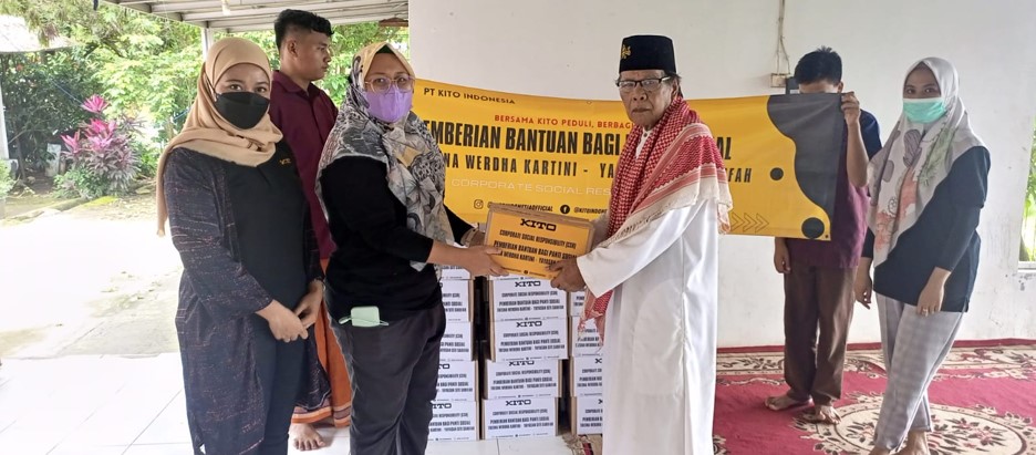 Pemberian bantuan berupa sembako