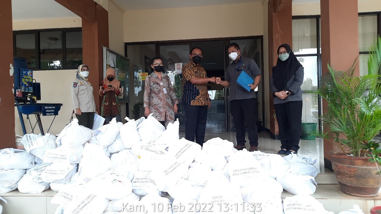 Pemberian Sembako Untuk Lansia