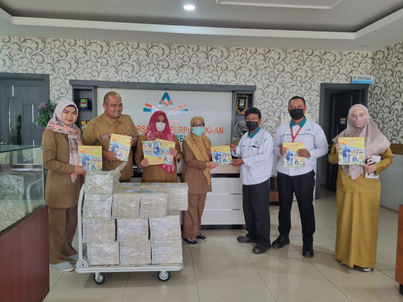 Donasi Buku cerita Bergambar Ehon Edisi 13 500 Buku ke DISARPUS