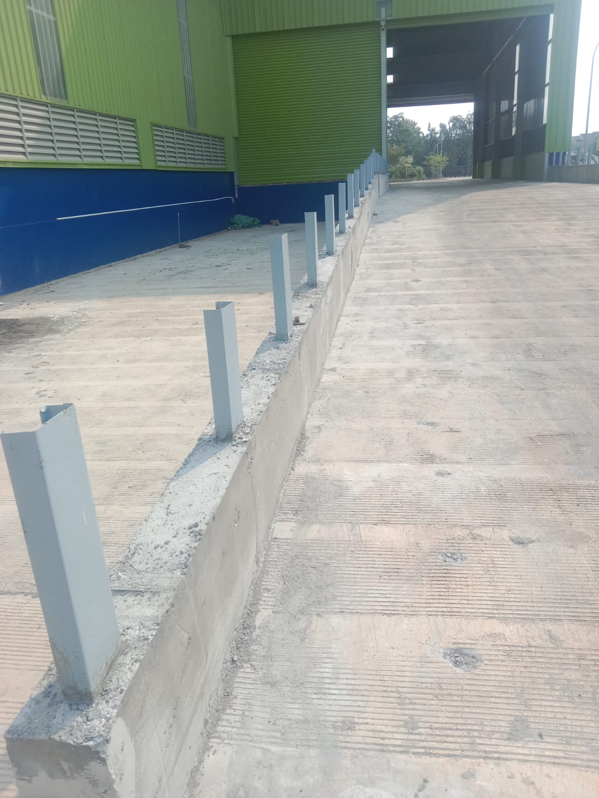 TML - Jasa pekerjaan barier loading dock & lantai tempat penyimpanan pipa ex. project - Sadang