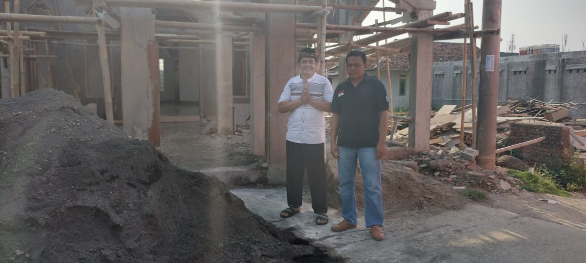 Bantuan material untuk pembangunan Mushola Miftahul Falah