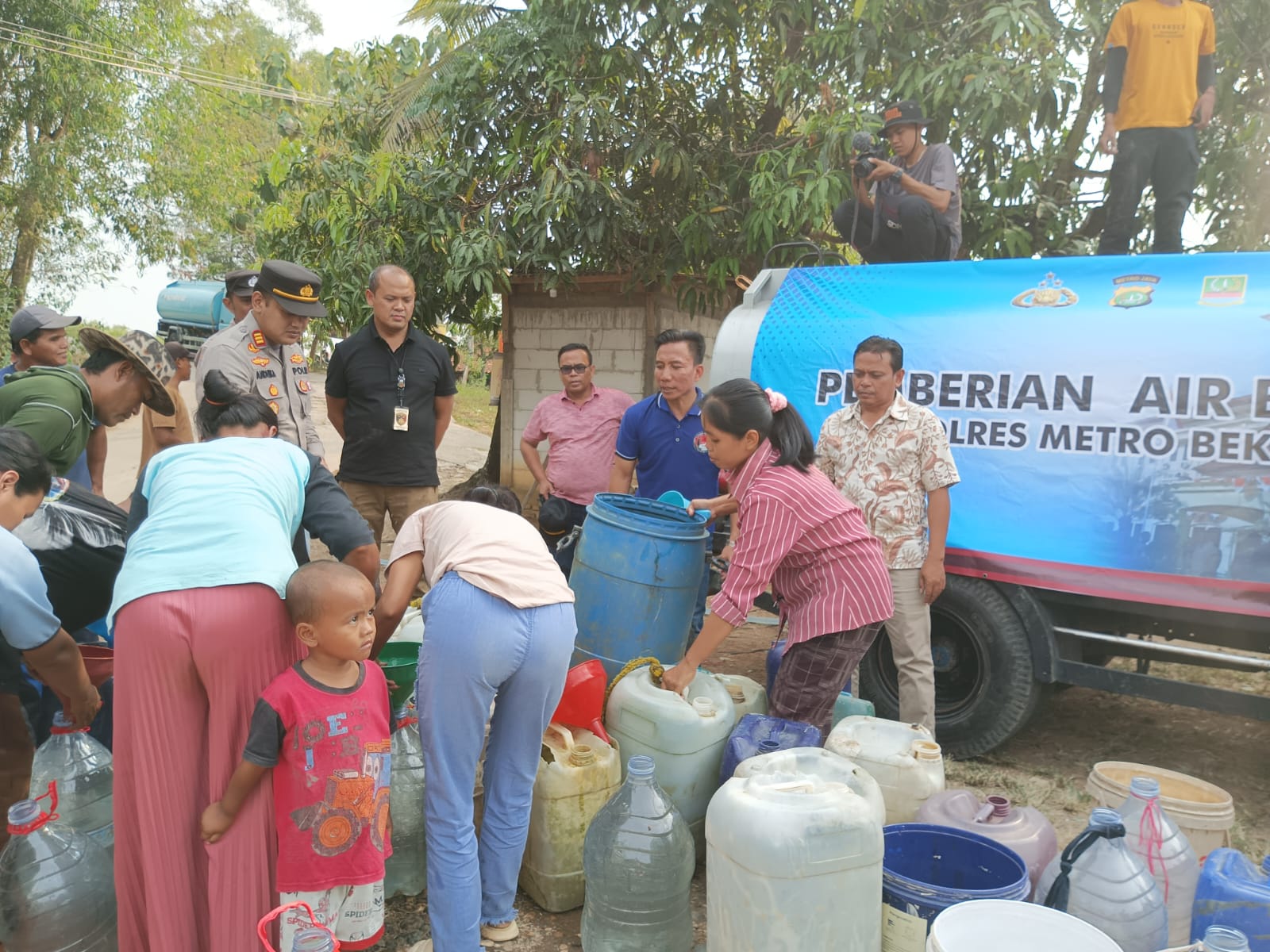 Bantuan air bersih untuk warga korban kekeringan