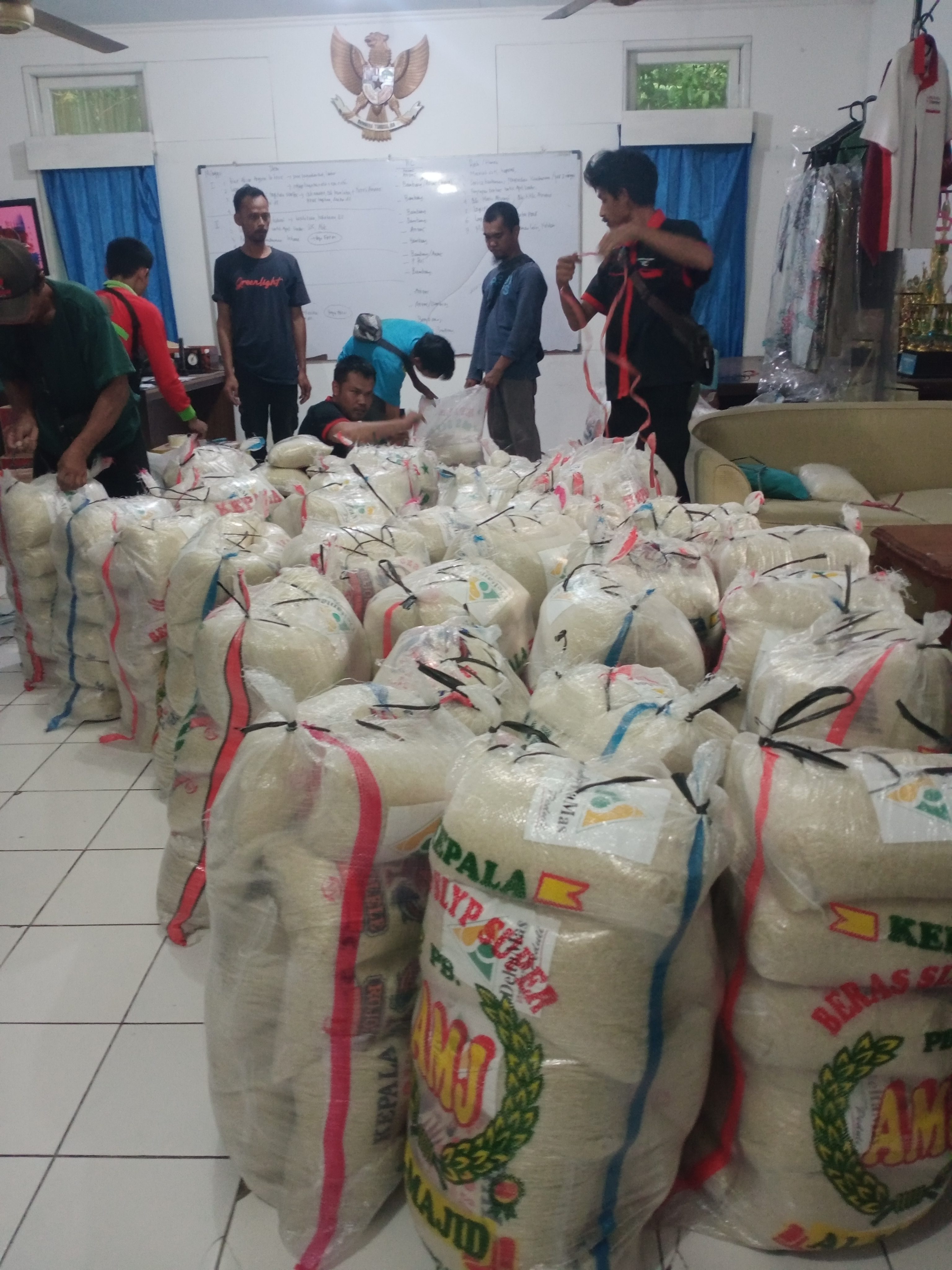 bantuan sembako Kegiatan dinas sosial kabupaten Bekasi