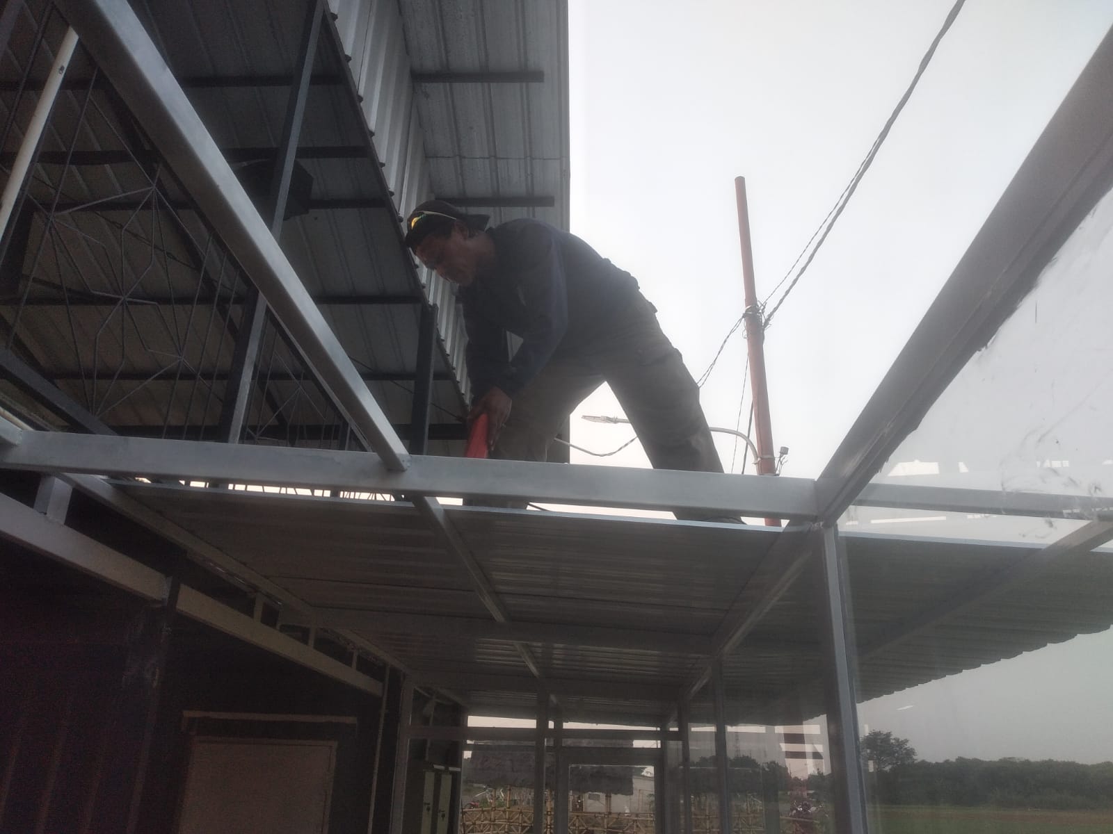 TALO - Pemberian Material Atap Untuk Korem 051 Cibitung