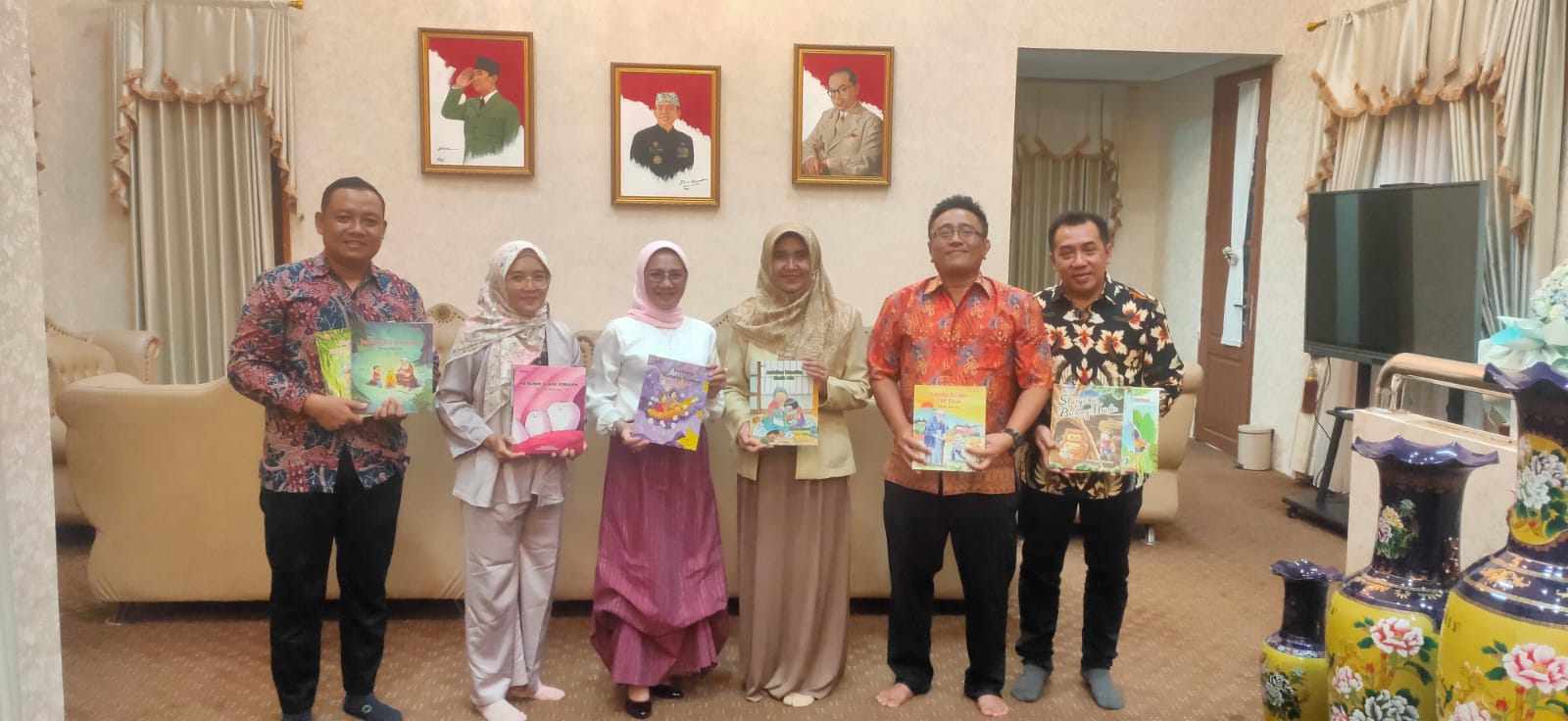 Donasi Buku Ehon edisi ke 14 " Hadiah Rahasia "