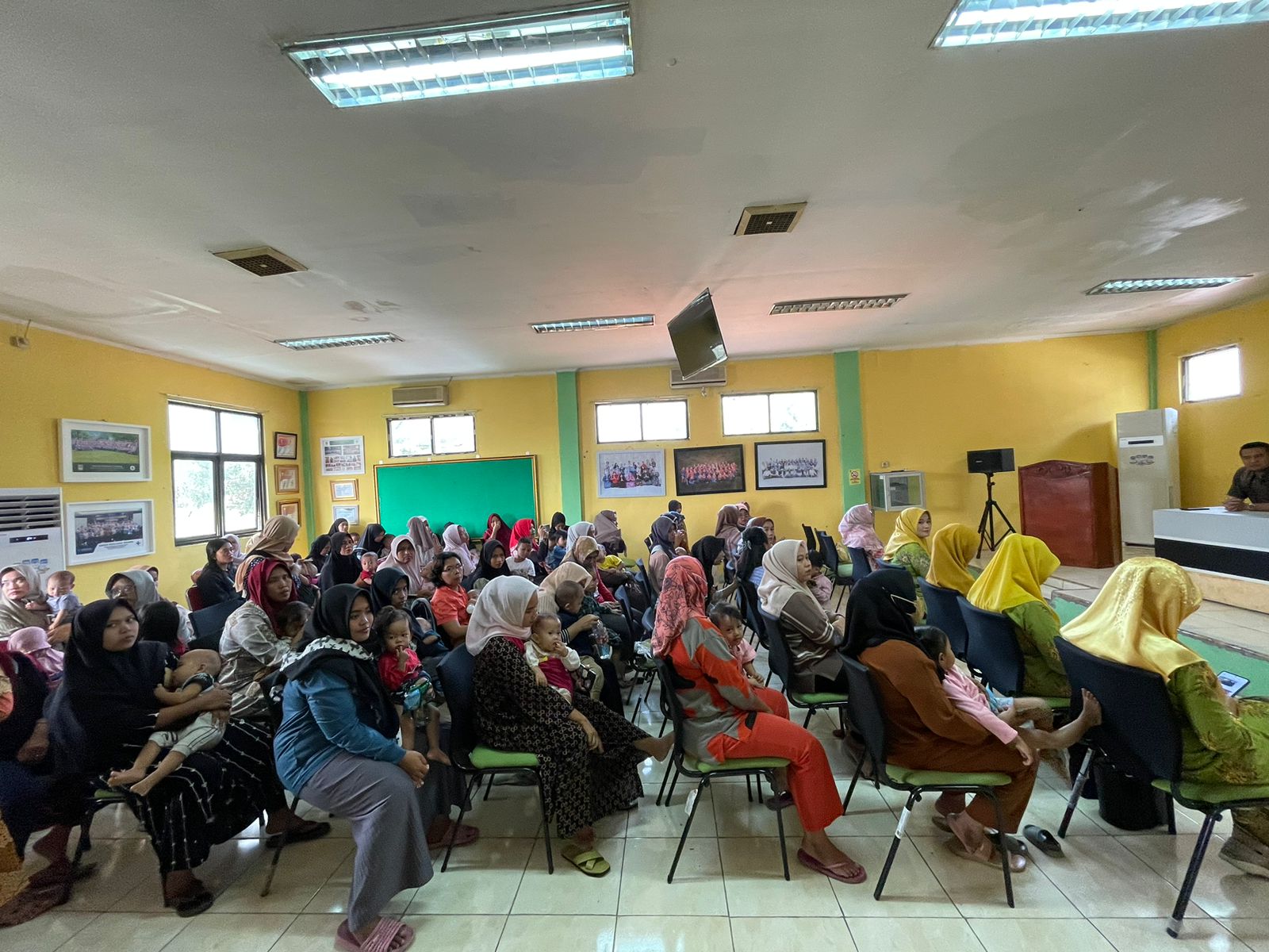 CSR PROGRAM EDUKASI & PEMBERIAN MAKANAN TAMBAHAN (PMT) DALAM UPAYA PENCEGAHAN DAN PERCEPATAN PENURUNAN STUNTING DI KAB. BEKASI. "NYAK BABE ASUH ANAK STUNTING"
