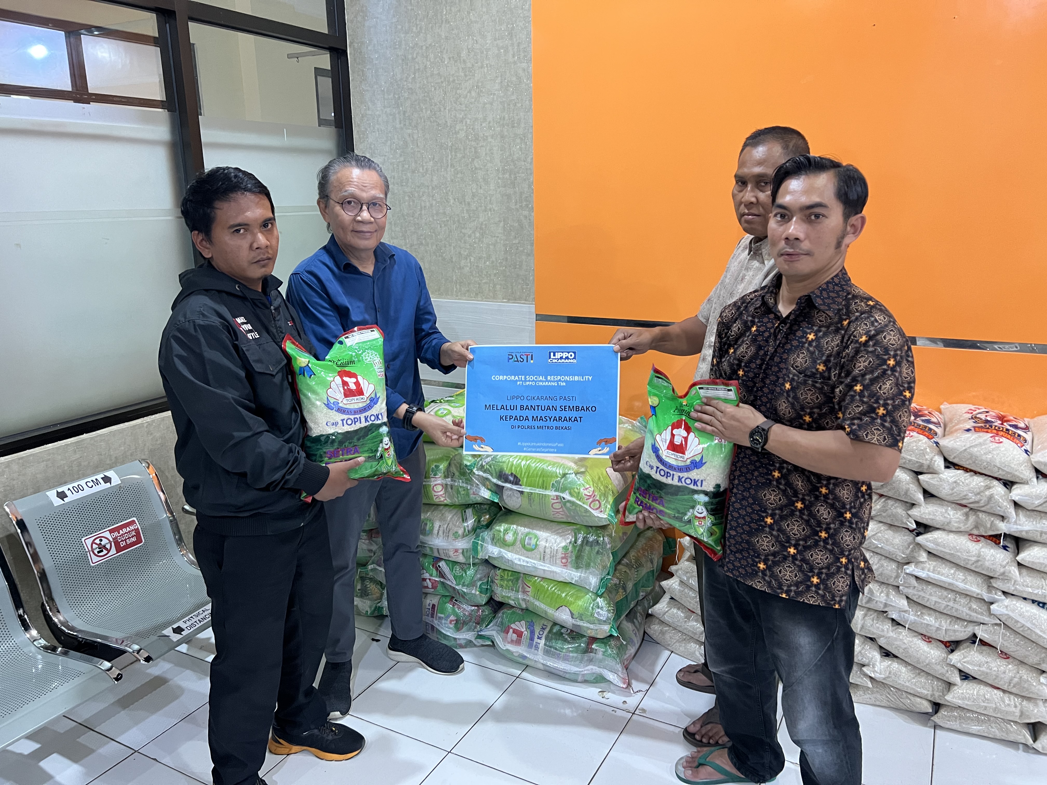 Bantuan Sembako melalui Polres Metro Bekasi