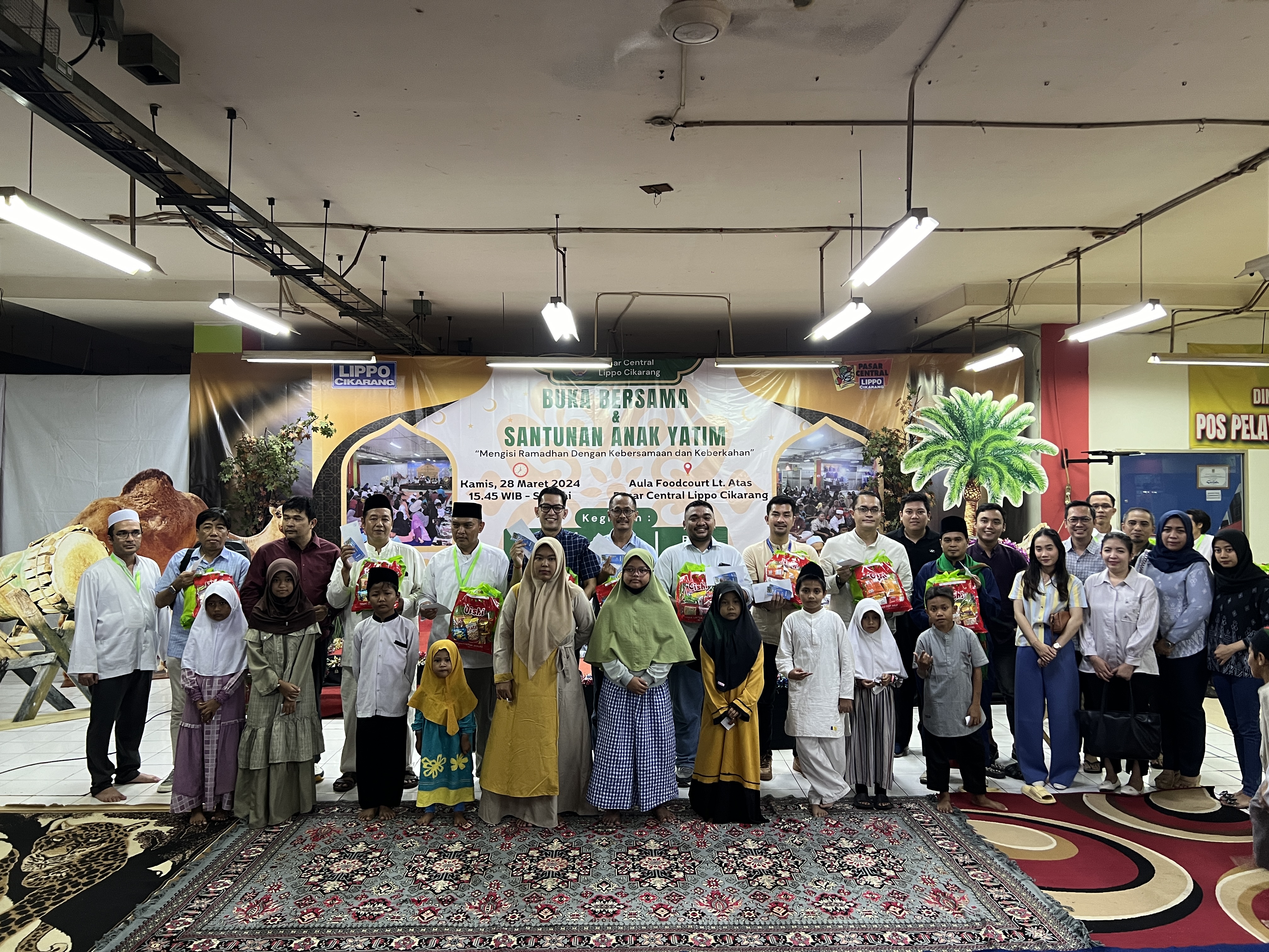 Buka Puasa Pasar Central Lippo Cikarang Bersama Anak Yatim