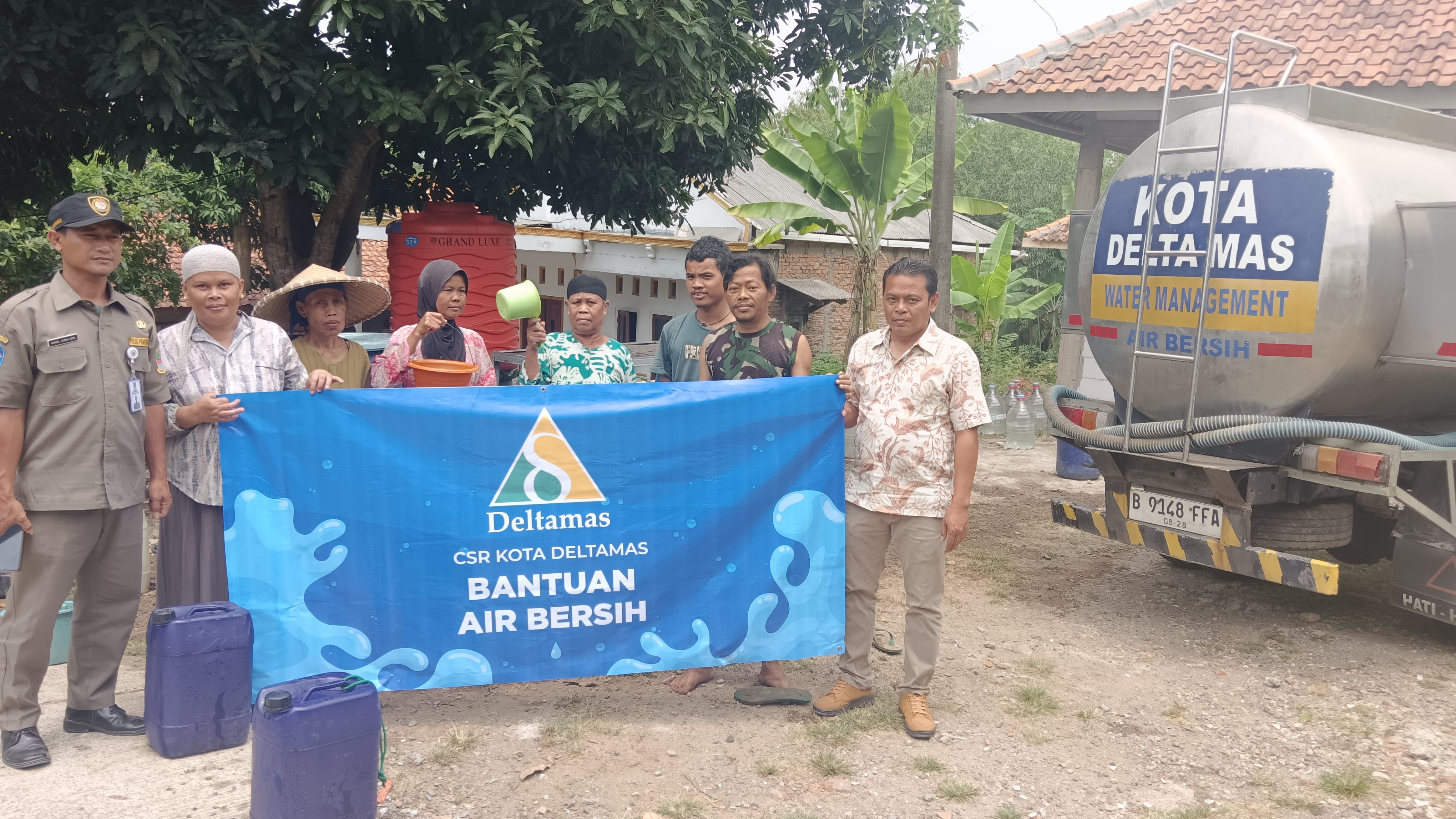 Bantuan air bersih untuk warga kekeringan di desa Karang Indah Kec, Bojongmangu