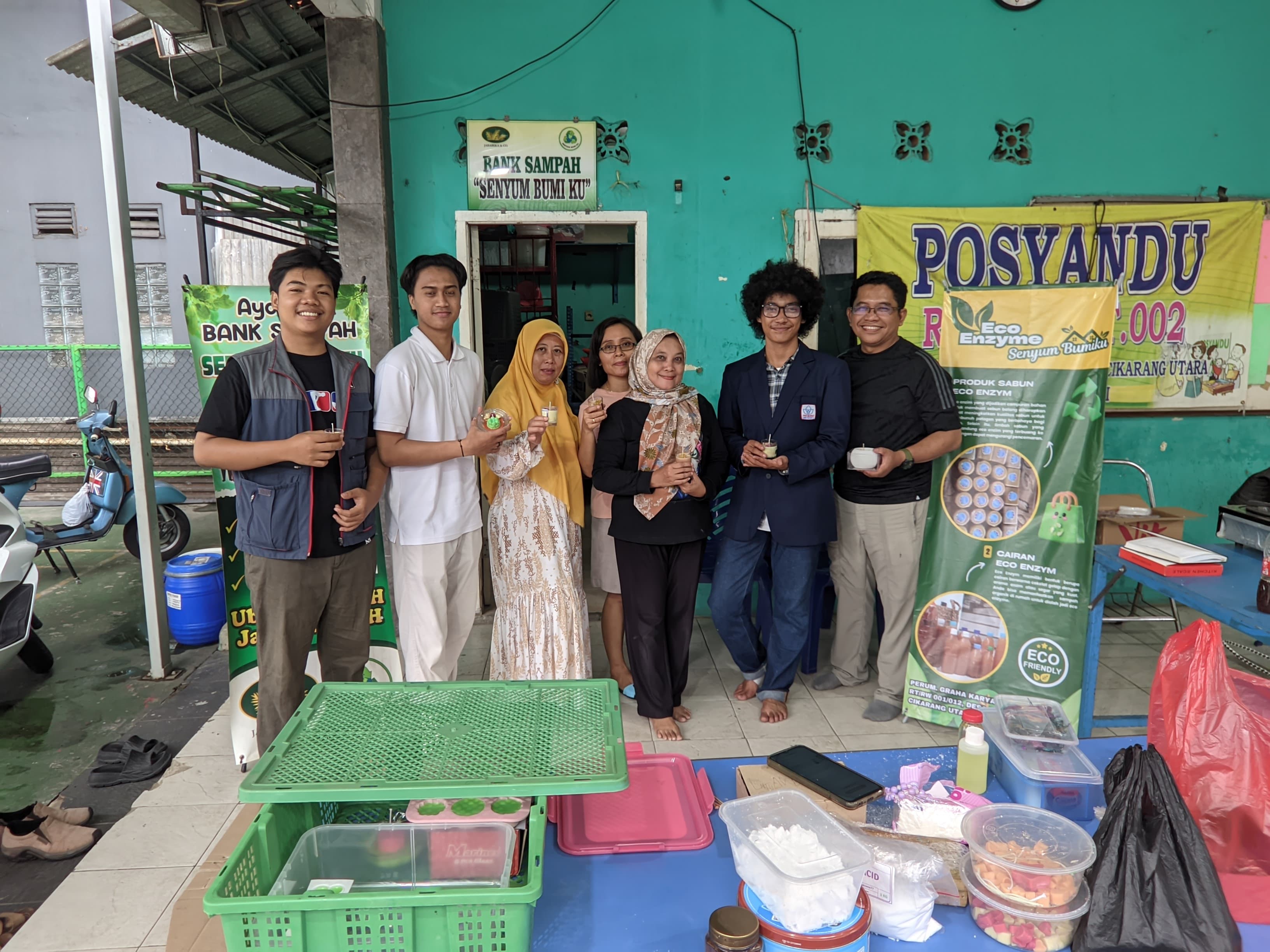 Pelatihan Pengolahan Minyak Jelantah menjadi Lilin Aromatik