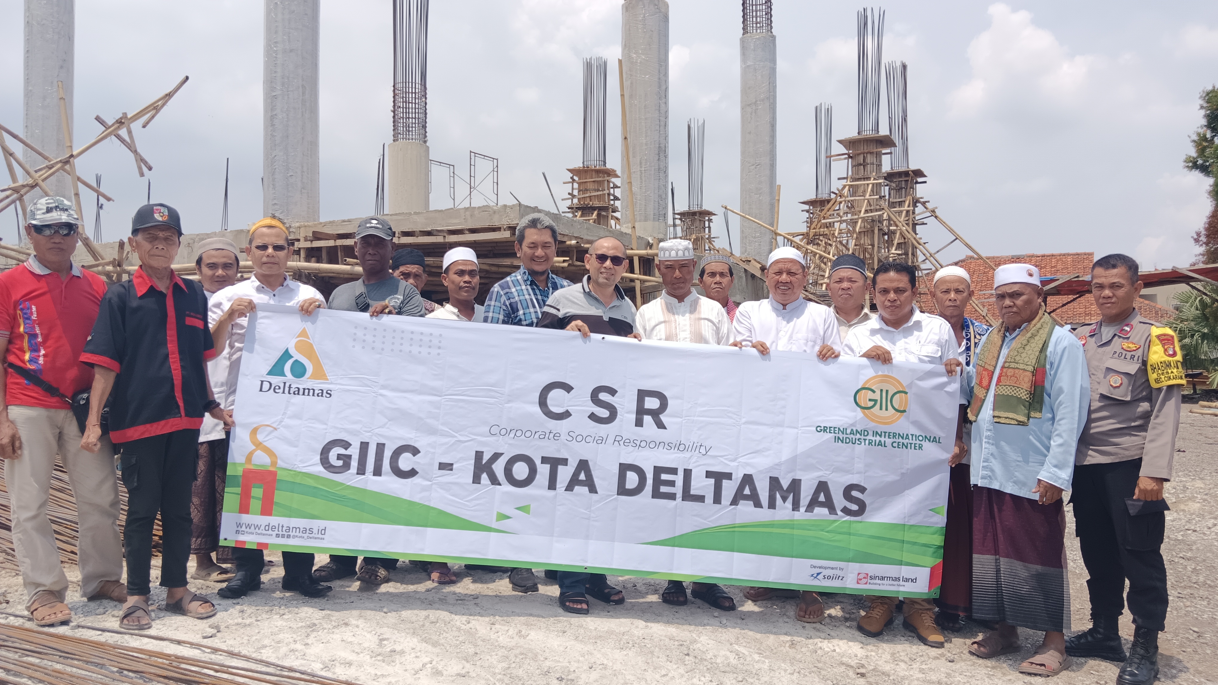 Bantuan material berupa besi ulir 2.200 batang