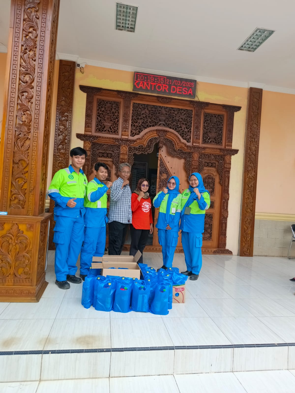 TML - Pembagian bingkisan untuk  Kelurahan Cijaya & warga Rt 05
