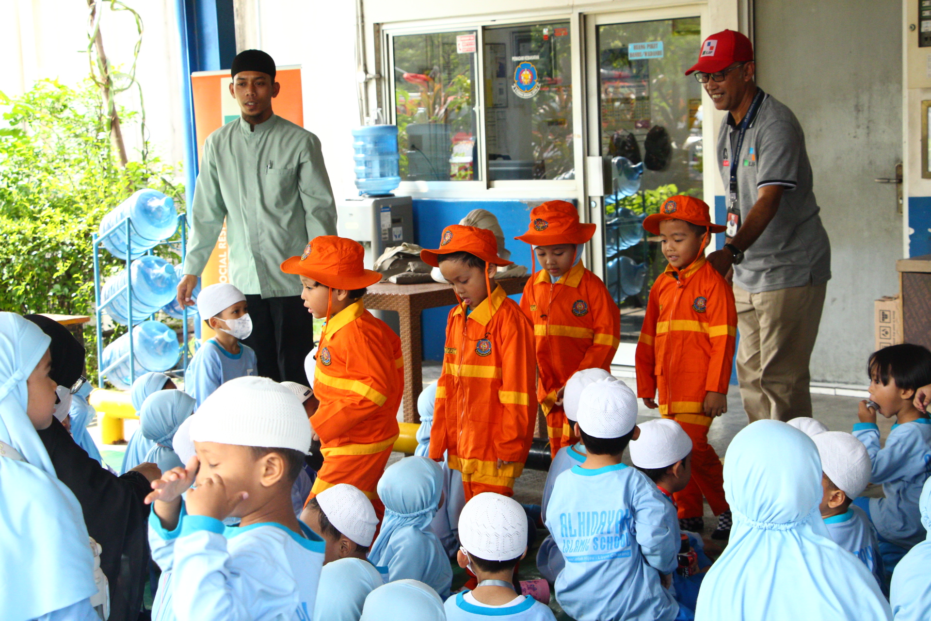 Kunjungan profesi siswa TK Al Hidayah Ke Damkar EJIP
