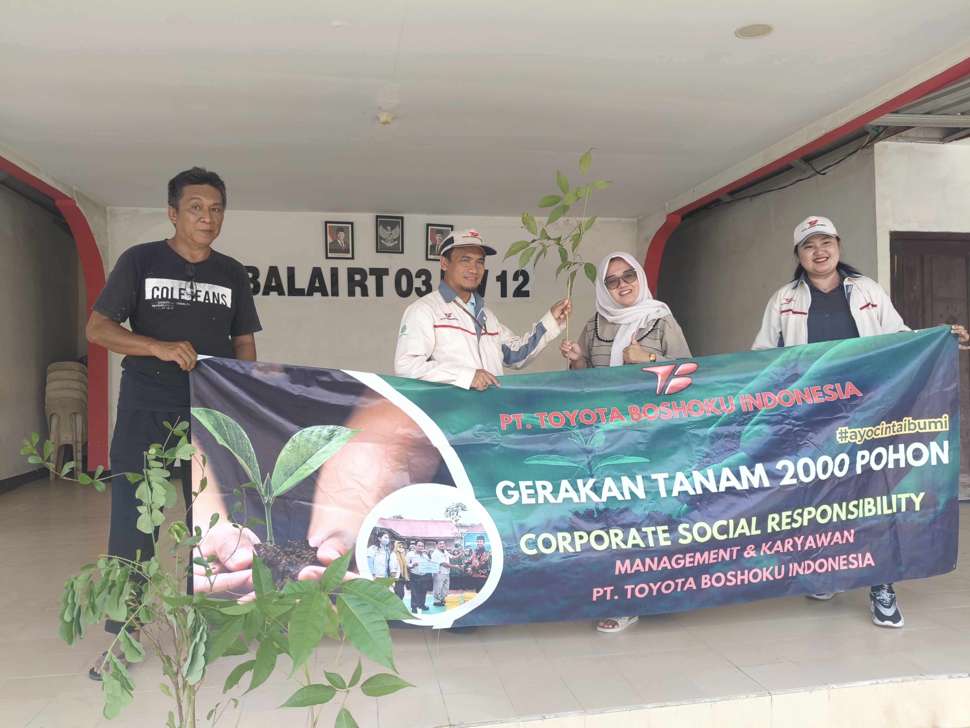 Penanaman 100 Pohon Penghijauan untuk Warga Desa Kebalen, Babelan