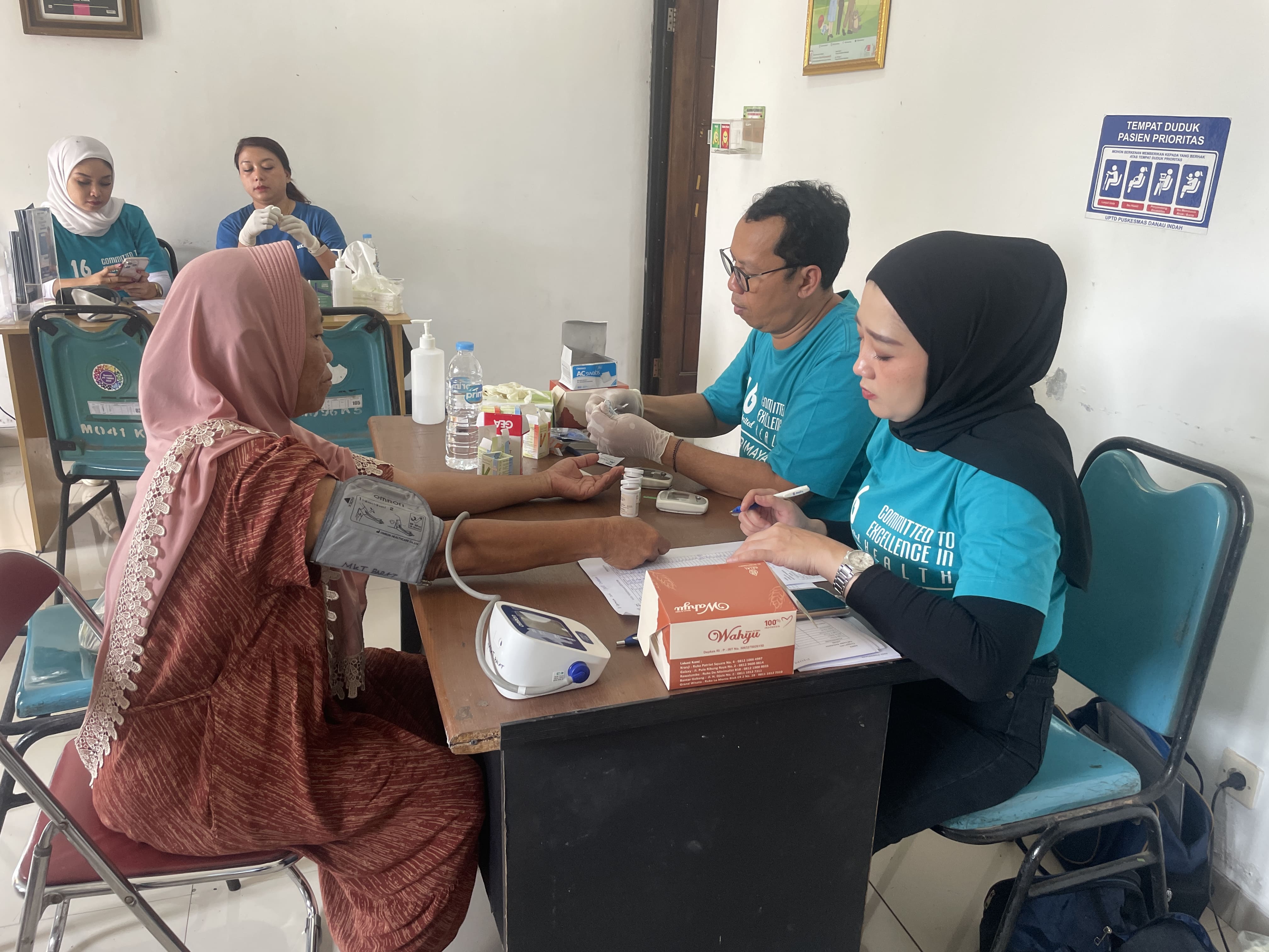 PEMERIKSAAN KESEHATAN DESA CIKEDOKAN