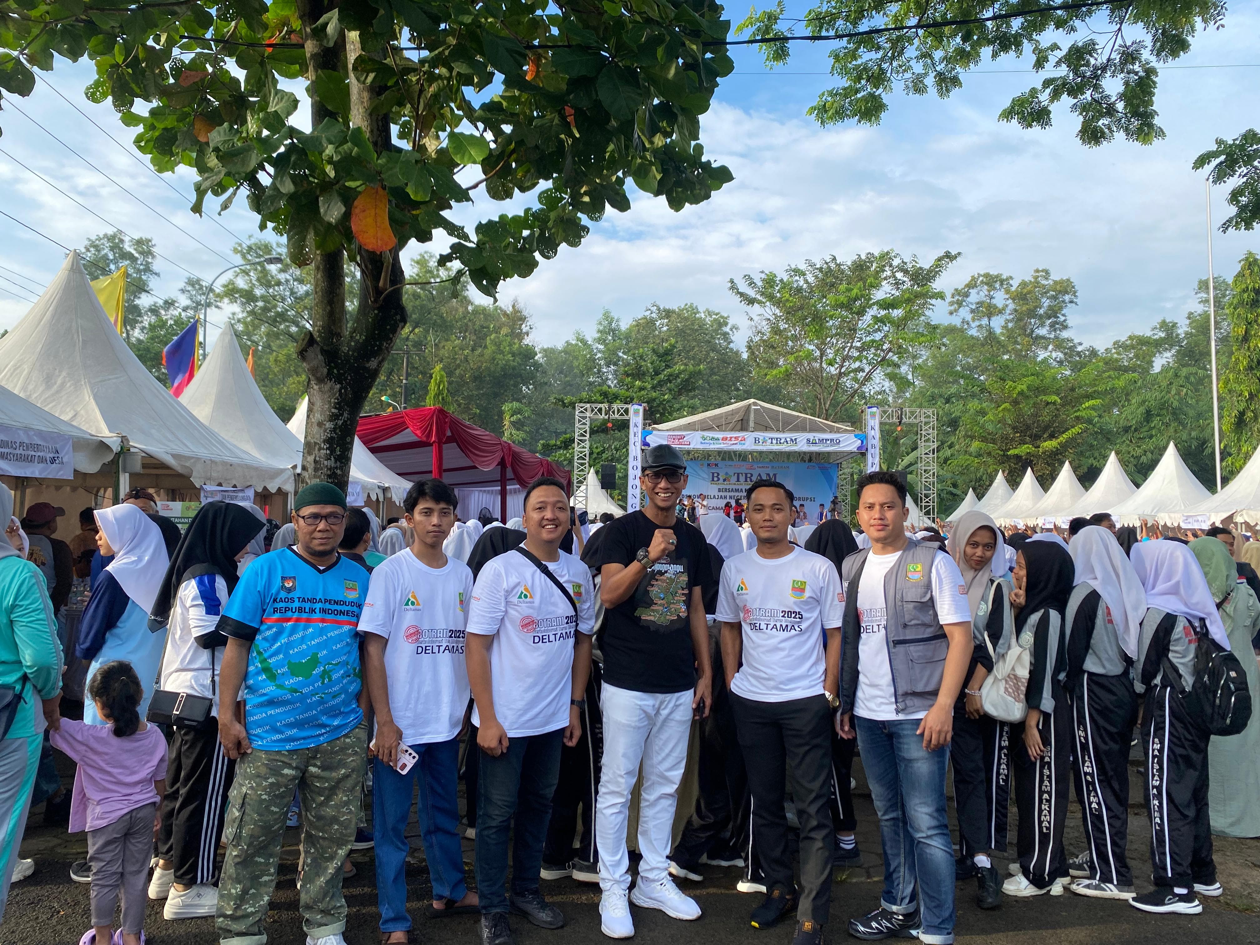 Bantuan kaos 60 stell untuk Panitia acara Botram