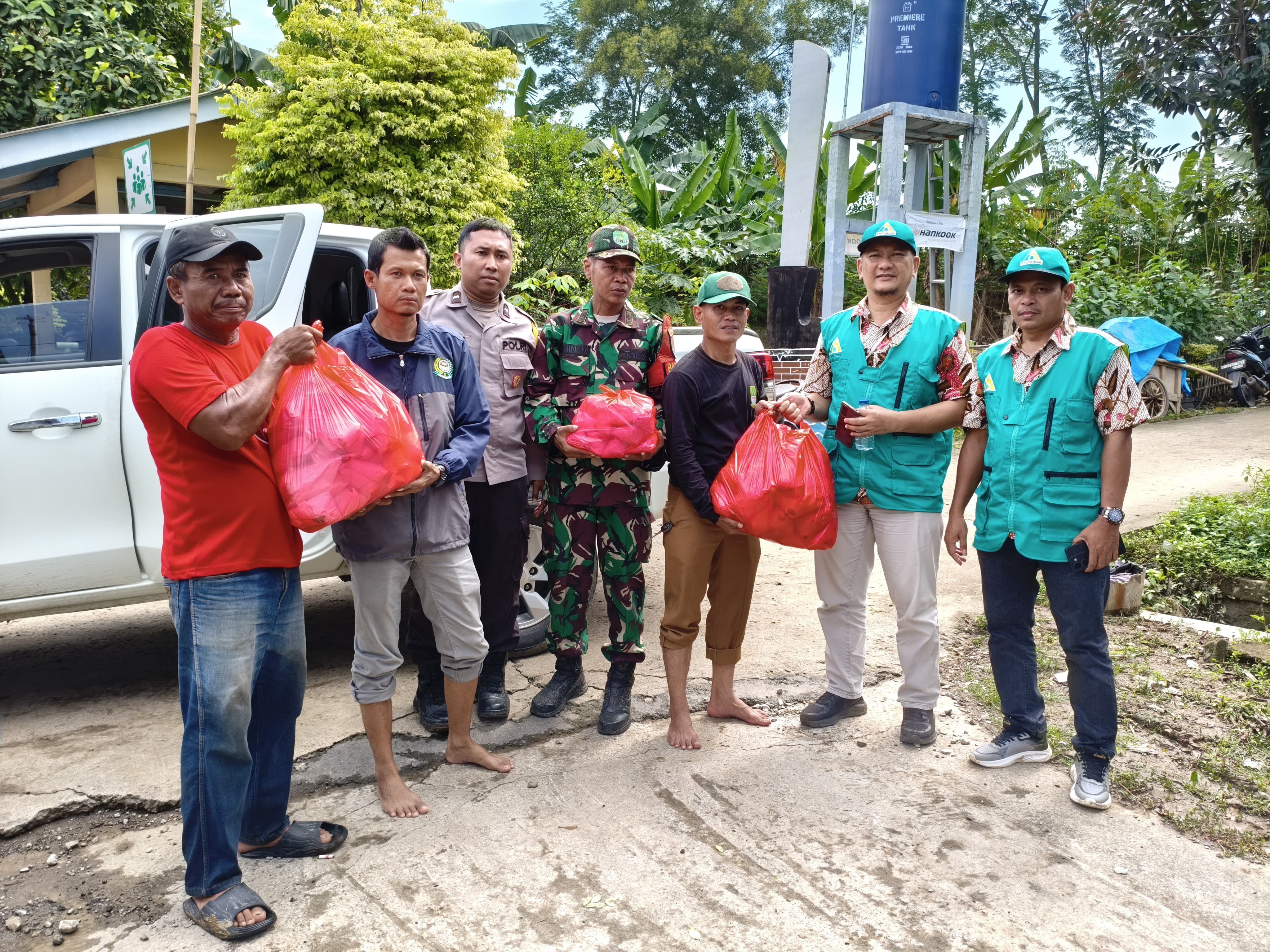 Bantuan logistik nasi bungkus 350 bks
