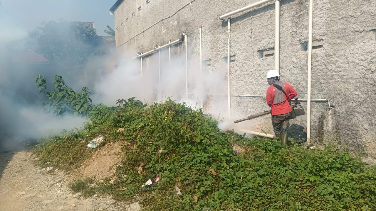 Kegiatan foging di Kp. Cimahi