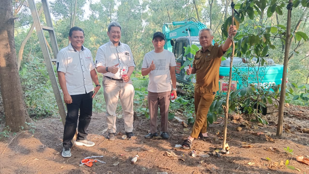 Bantuan material dan sewa alat berat