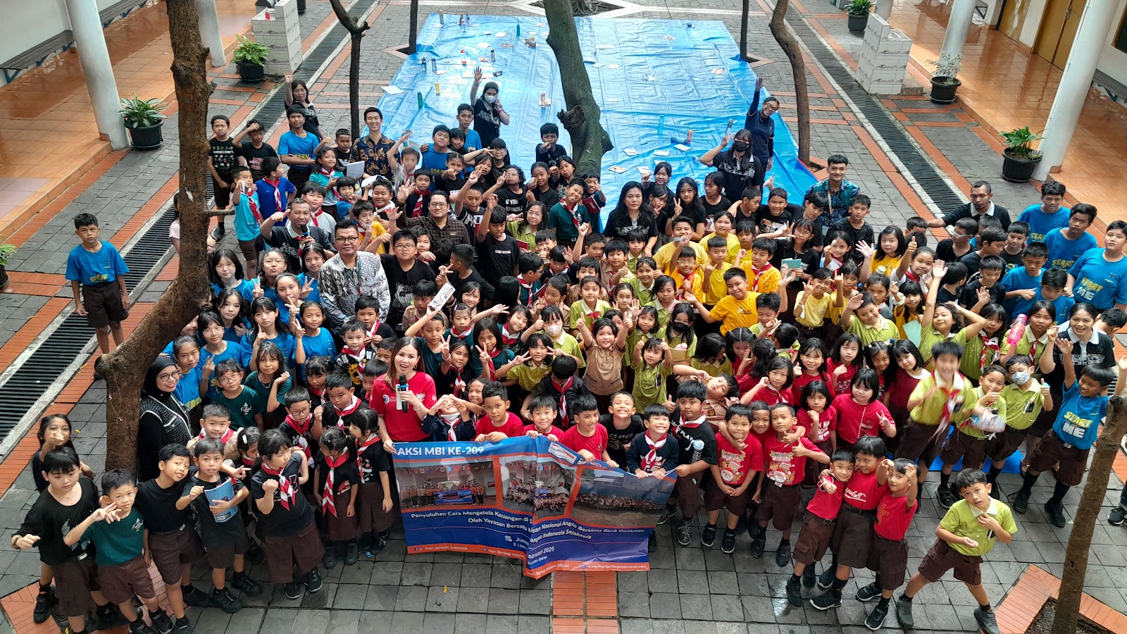 PENYULUHAN PENTINGNYA PENGELOLAAN UANG PADA SISWA SDK NASIONAL ANGLO BERSAMA  BANK DANAMON OLEH YAYASAN BERSATU MEMBANGUN INDONESIA SEJAHTERA