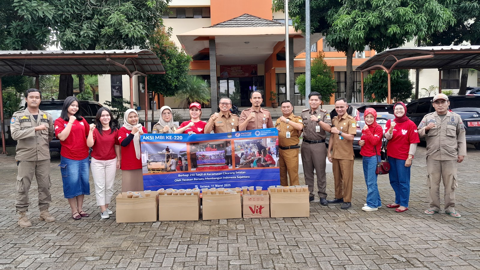 BERBAGI 250 TAKJIL DI KAB.BEKASI OLEH YAYASAN BERSATU  MEMBANGUN INDONESIA SEJAHTERA