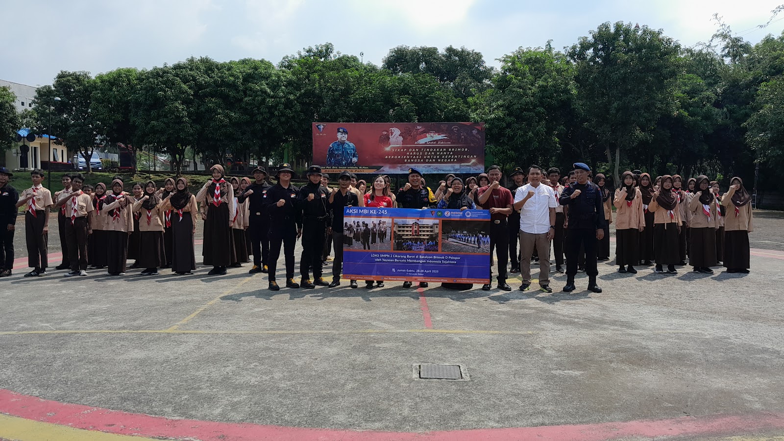 LATIHAN DASAR KEPEMIMPINAN SMPN 2 CIKARANG BARAT DI BATALYON BRIMOB D PELOPOR DELTAMAS  BERSAMA YAYASAN BERSATU MEMBANGUN INDONESIA SEJAHTERA