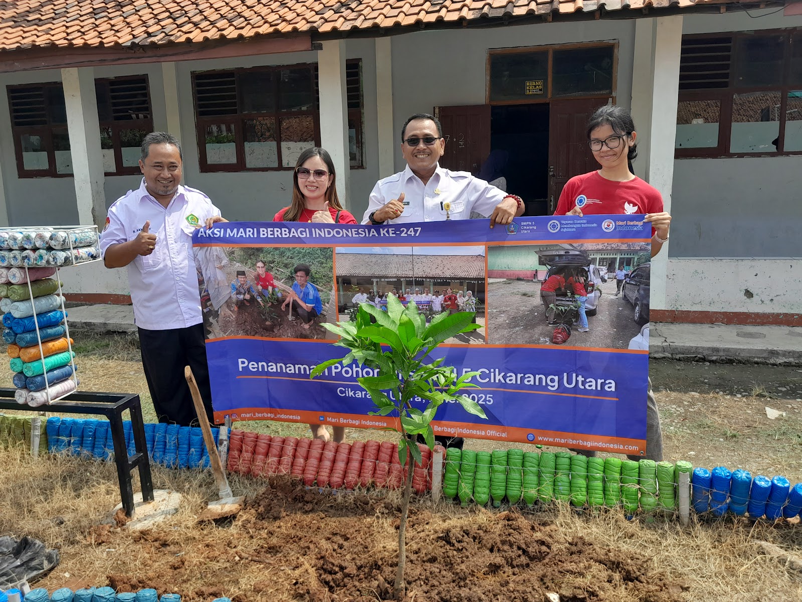 PENANAMAN POHON DI SMPN 05 CIKARANG UTARA OLEH YAYASAN BERSATU MEMBANGUN  INDONESIA SEJAHTERA