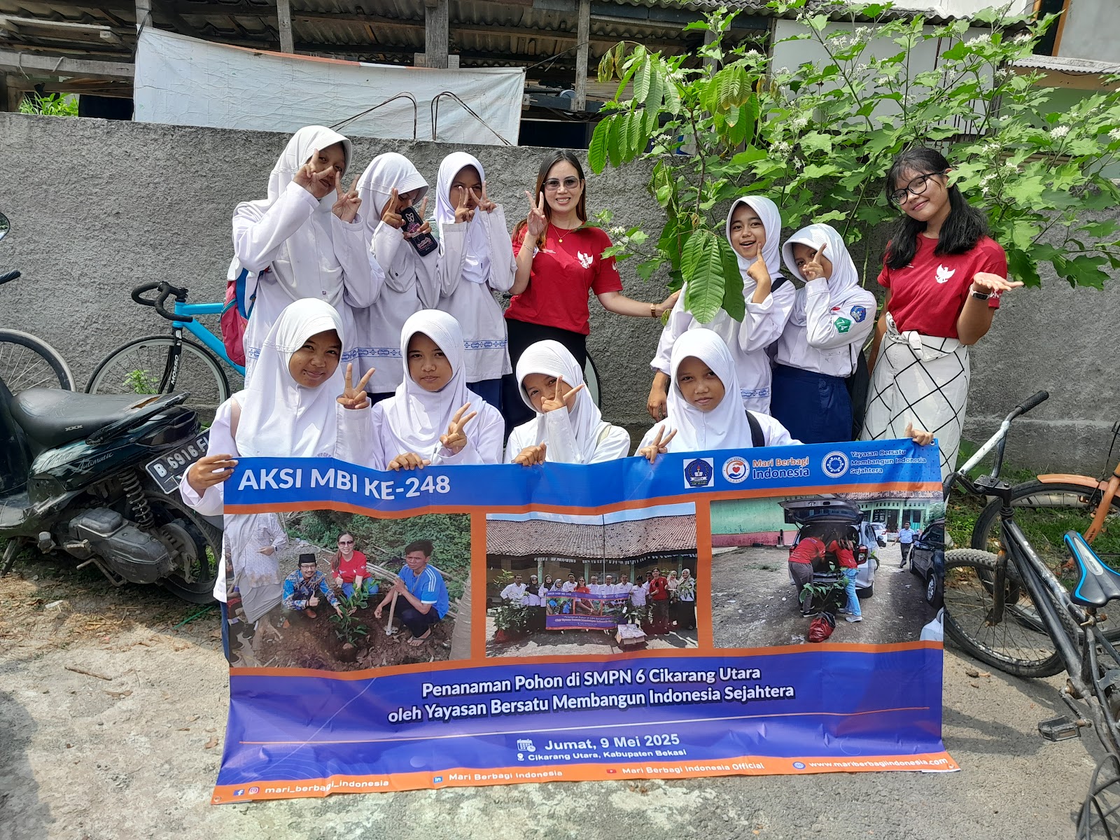 PENANAMAN POHON DI SMPN 06 CIKARANG UTARA OLEH YAYASAN BERSATU MEMBANGUN  INDONESIA SEJAHTERA