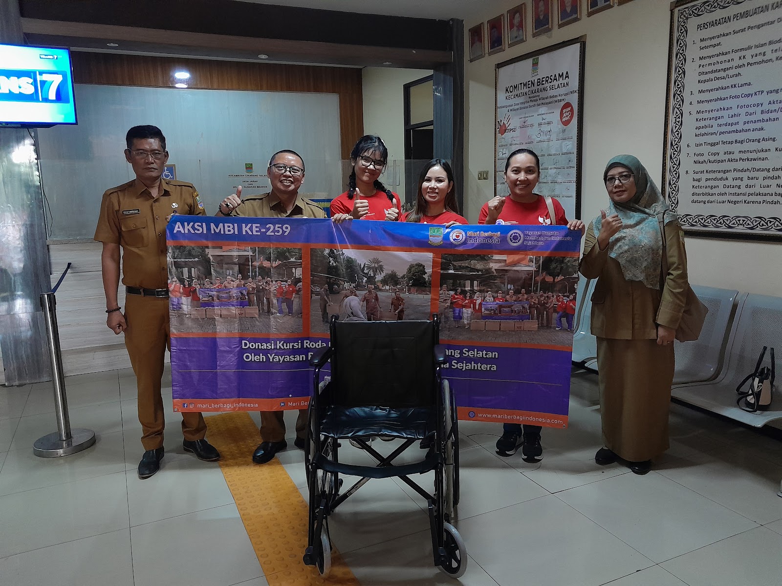 DONASI KURSI RODA KEPADA KECAMATAN CIKARANG SELATAN OLEH YAYASAN BERSATU MEMBANGUN  INDONESIA SEJAHTERA