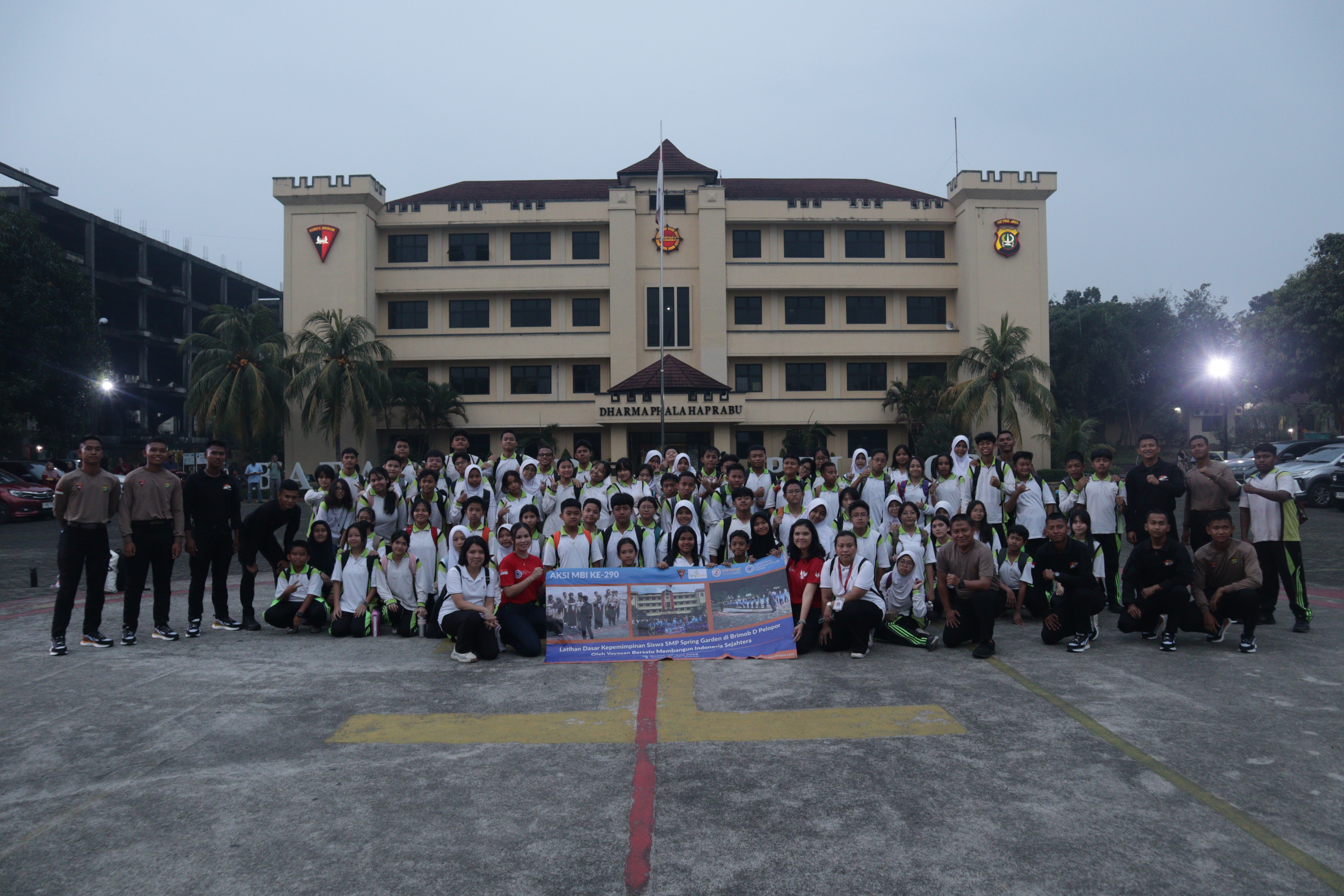 LATIHAN DASAR KEPEMIMPINAN SISWA SMP SPRING GARDEN DI BRIMOB D PELOPOR OLEH YAYASAN BERSATU MEMBANGUN INDONESIA SEJAHTERA