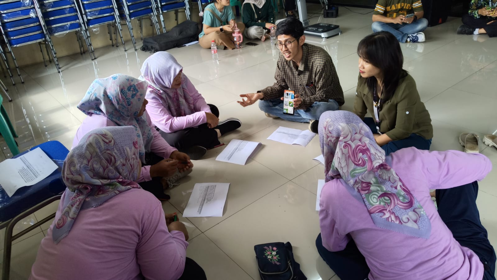 Edukasi Pilah Sampah, FGD, Batasi GGL, dan Nabung Otot ke Kader Posyandu Jatiwangi