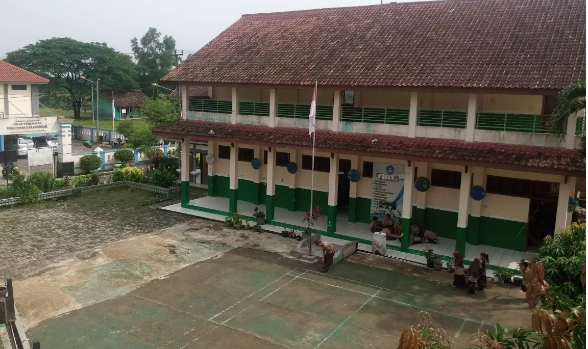 PENATAAN SARANA OLAHRAGA SEKOLAH DI SDN KARANGMULYA 01 KECAMATAN BOJONGMANGU 