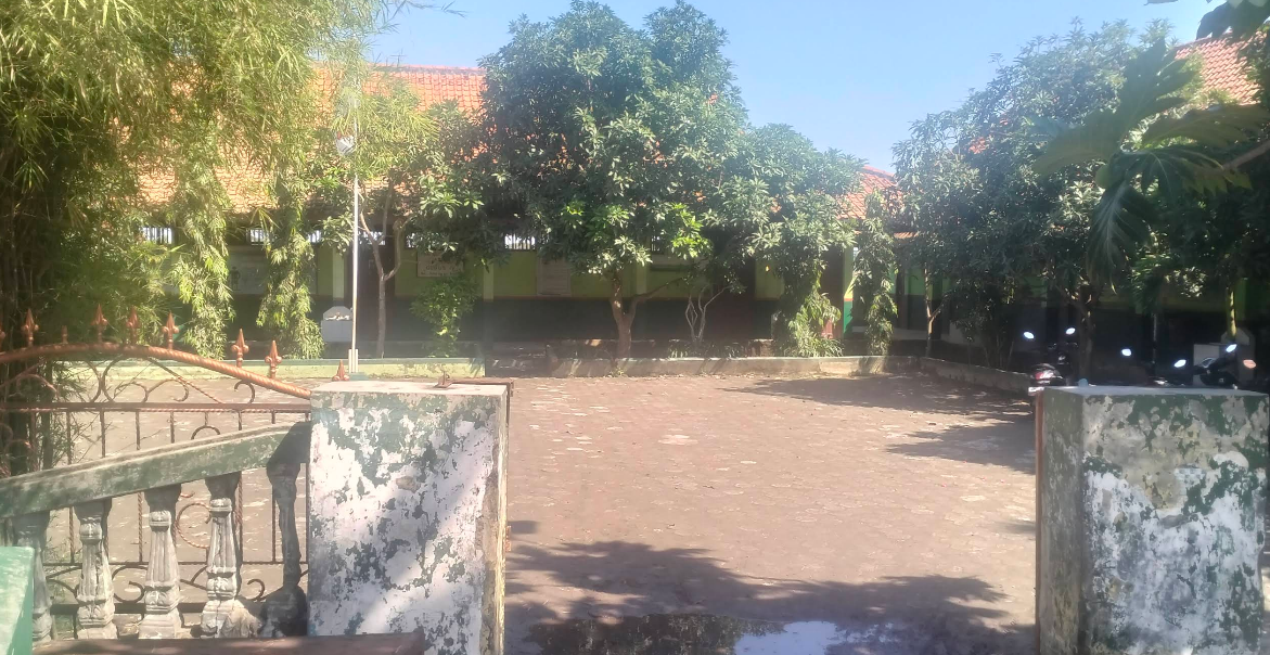 PENATAAN SARANA OLAHRAGA SEKOLAH DI SDN SUKAMAKMUR 01 KECAMATAN SUKAKARYA