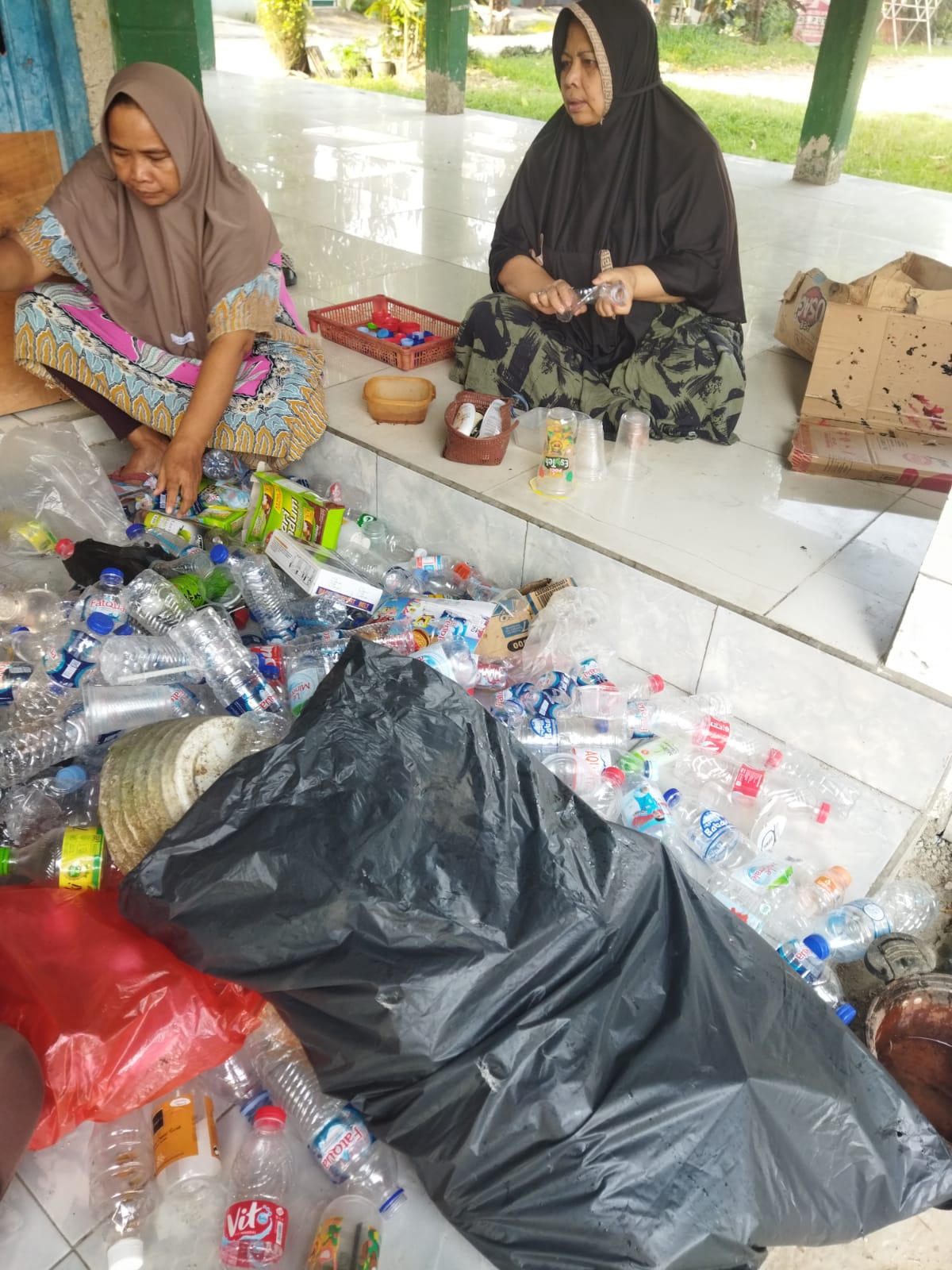 Pemberdayaan Bank Sampah Perum Villa Permata Desa Sumber Jaya Kecamatan Tambun Selatan