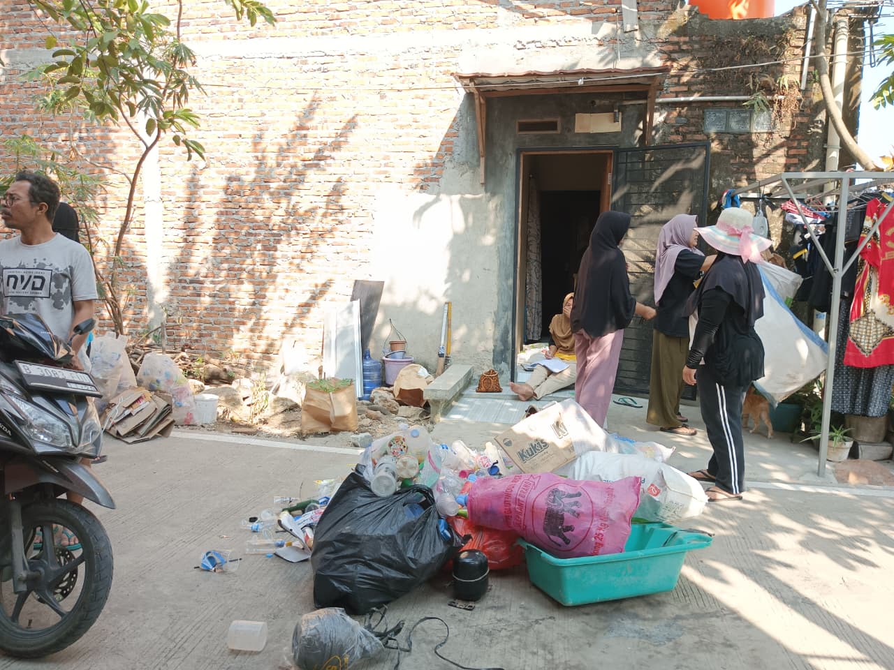 Sarana Prasarana Bank Sampah Perumahan Bekasi Elok 2 RW 011 Desa Jejalen Jaya Kecamatan Tambun Utara