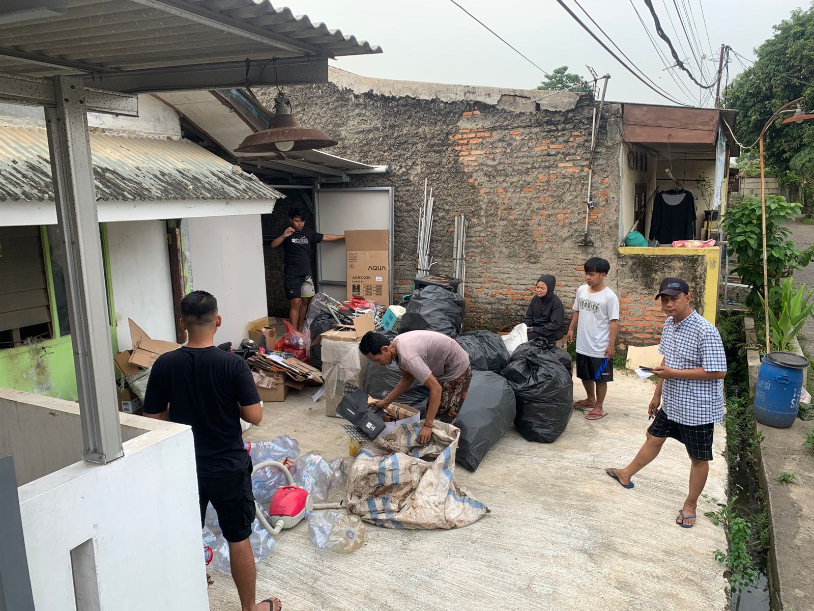 Pemberdayaan Bank Sampah Perum Galindra RW 009 Desa Sukasari Kecamatan Serang Baru
