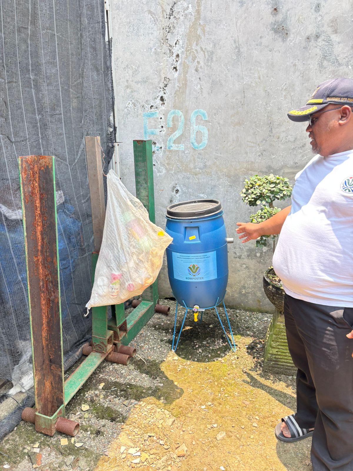 Sarana Prasarana Bank Sampah Perum Mega Regency Blok E RW 013 Desa Sukaragam Kecamatan Serang Baru