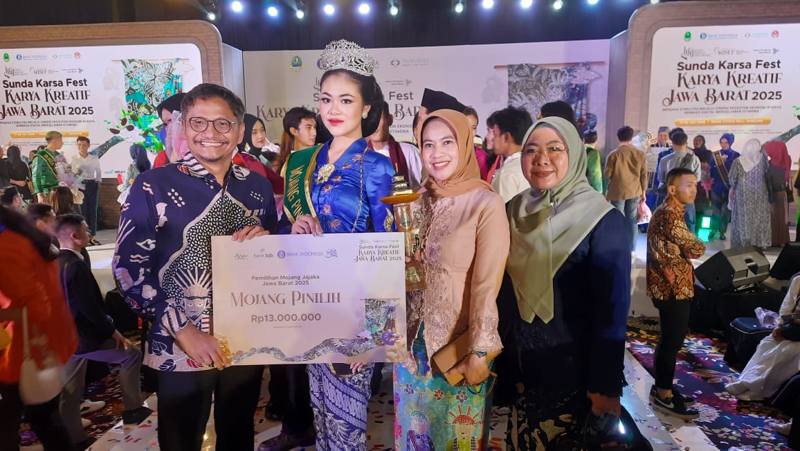 PEMBERIAN PENGHARGAAN BERUPA BEASISWA BAGI PEMUDA BERPRESTASI DI KABUPATEN BEKASI 