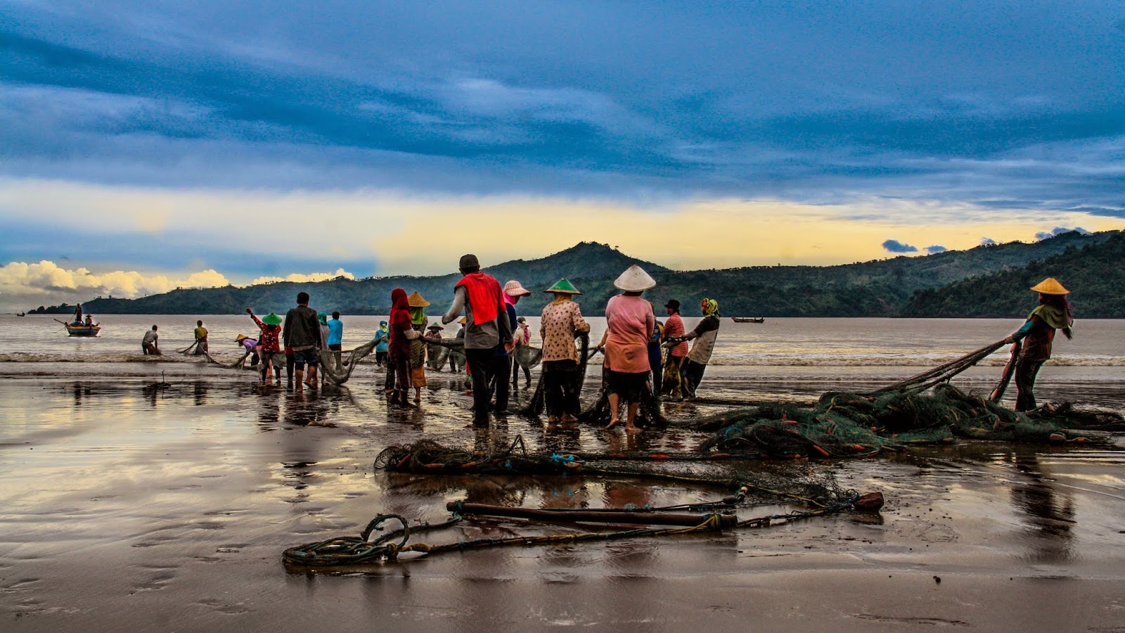 Pemberdayaan Nelayan Pesisir Laut Jawa di Desa Pantai Bahagia Kecamatan Muaragembong